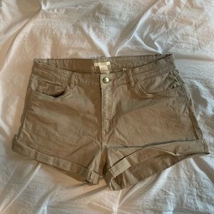 H&M tan shorts